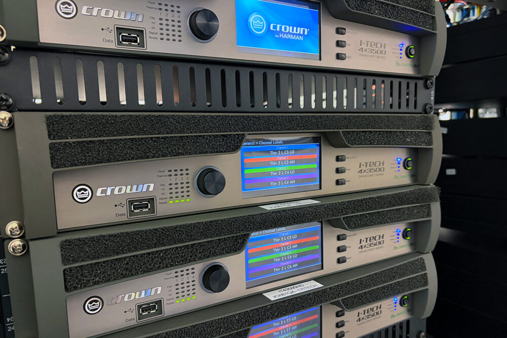 NZICC-2_12 All optimisation and tuning is stored inside Crown amplifiers and rigging changes are simplified by the VTX A Series’ fast, precise hardware and the JBL Array Link app.