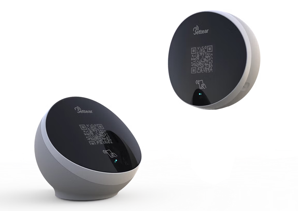 B-POD_26 Bettear B-POD is a compact desktop or wall-mount Auracast™ transmitter and access device for small-to-medium spaces.